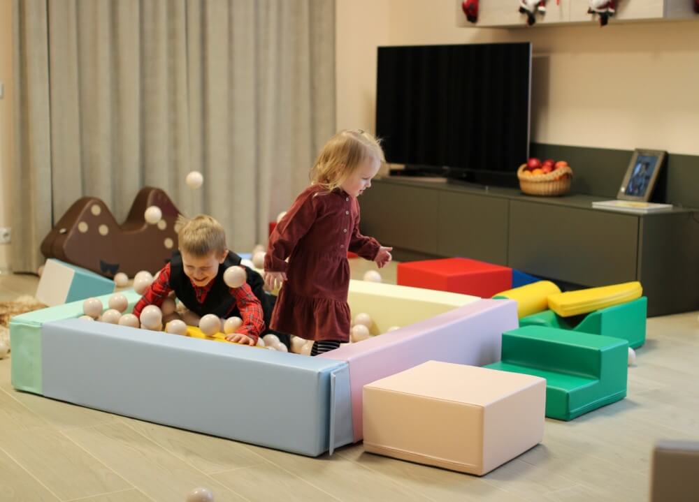 IGLU Kamuolinis Baseinas 130x130 Cm (Šviesiai Pastelinės Spalvos) Sūpynės ir Žaidimų Aikštelės