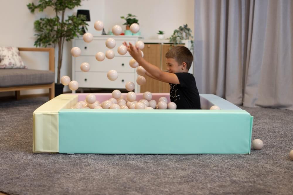 IGLU Kamuolinis Baseinas 130x130 Cm (Šviesiai Pastelinės Spalvos) Sūpynės ir Žaidimų Aikštelės