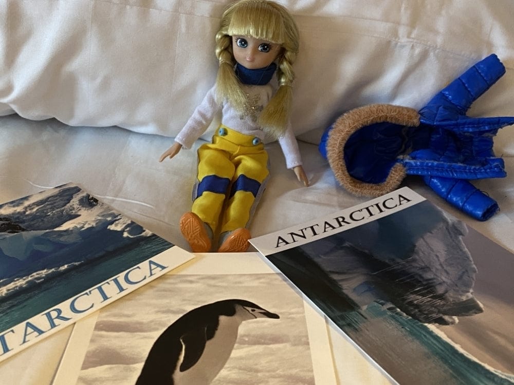 Lottie lėlė Sniege