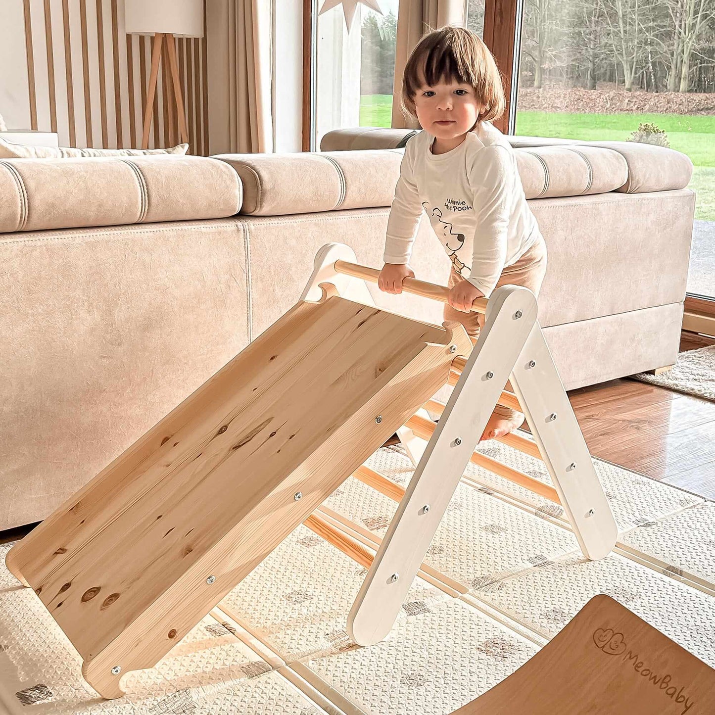 Medinė Montessori Laipynė Su Pikler Trikampiu Čiuožykla Ir Laipiojimo Siena, balta 5004 Sūpynės ir Žaidimų Aikštelės