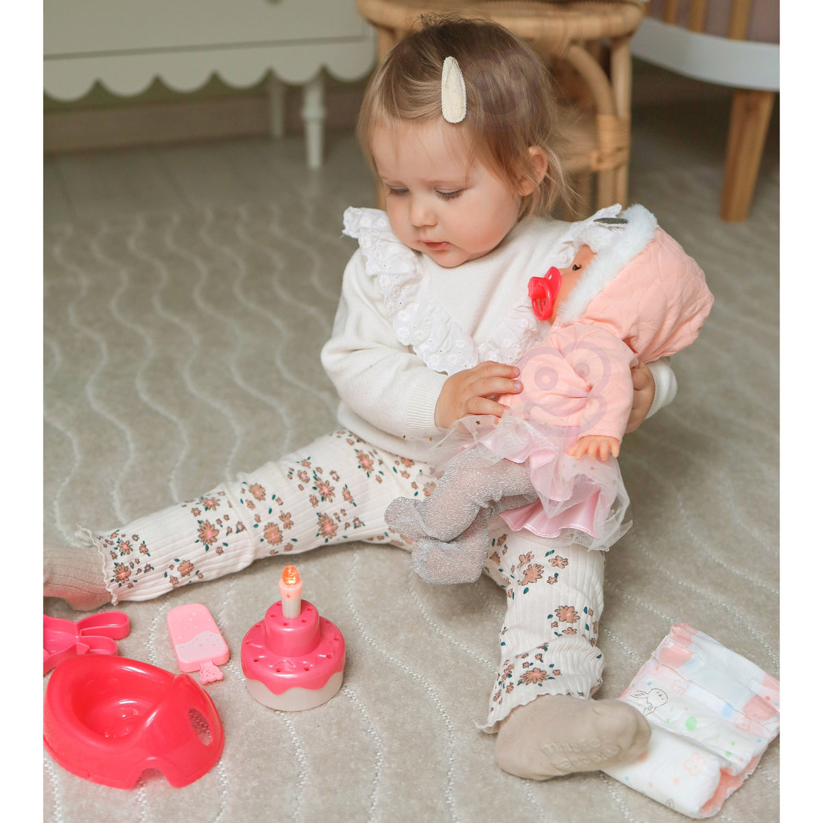 Woopie Royal interaktyvi lėlė Zosia su gimtadienio priedais, 35 cm – nuotrauka 2