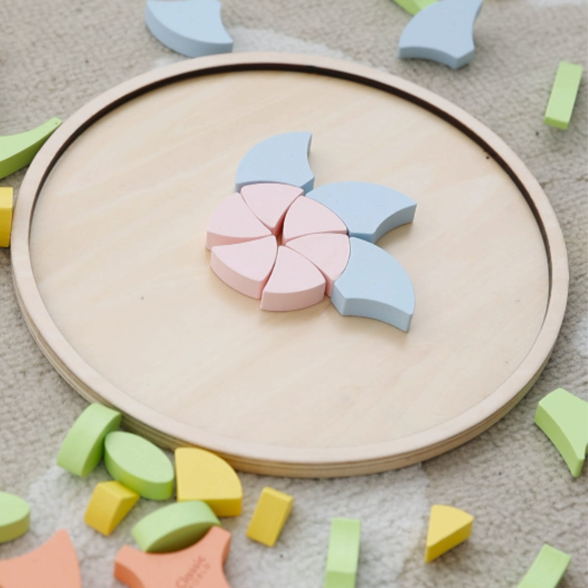 Classic World pastelinė Montessori gėlių mandala – nuotrauka 3