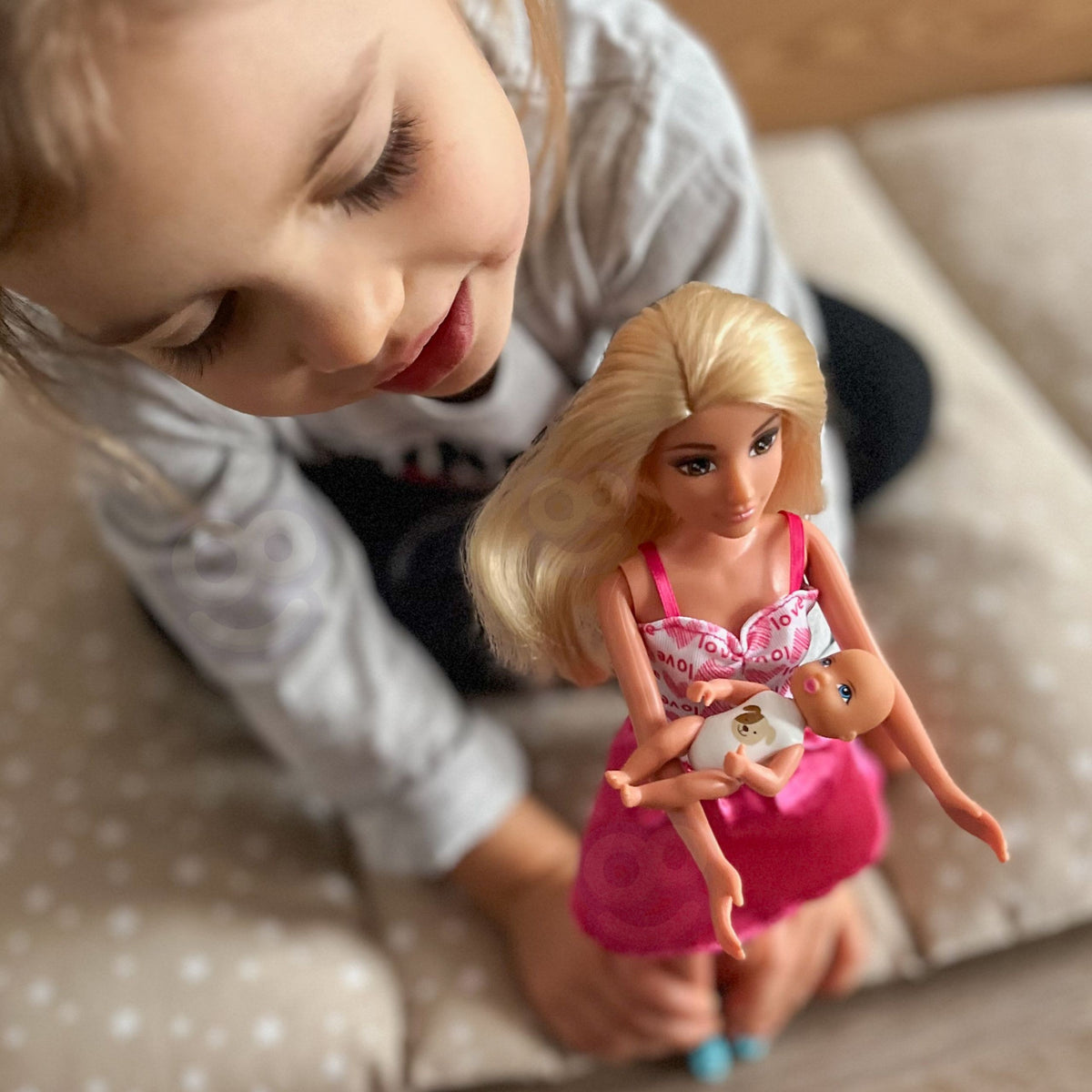 Woopie Royal lėlė Lily su kūdikiu ir maitinimo kėdute – nuotrauka 2
