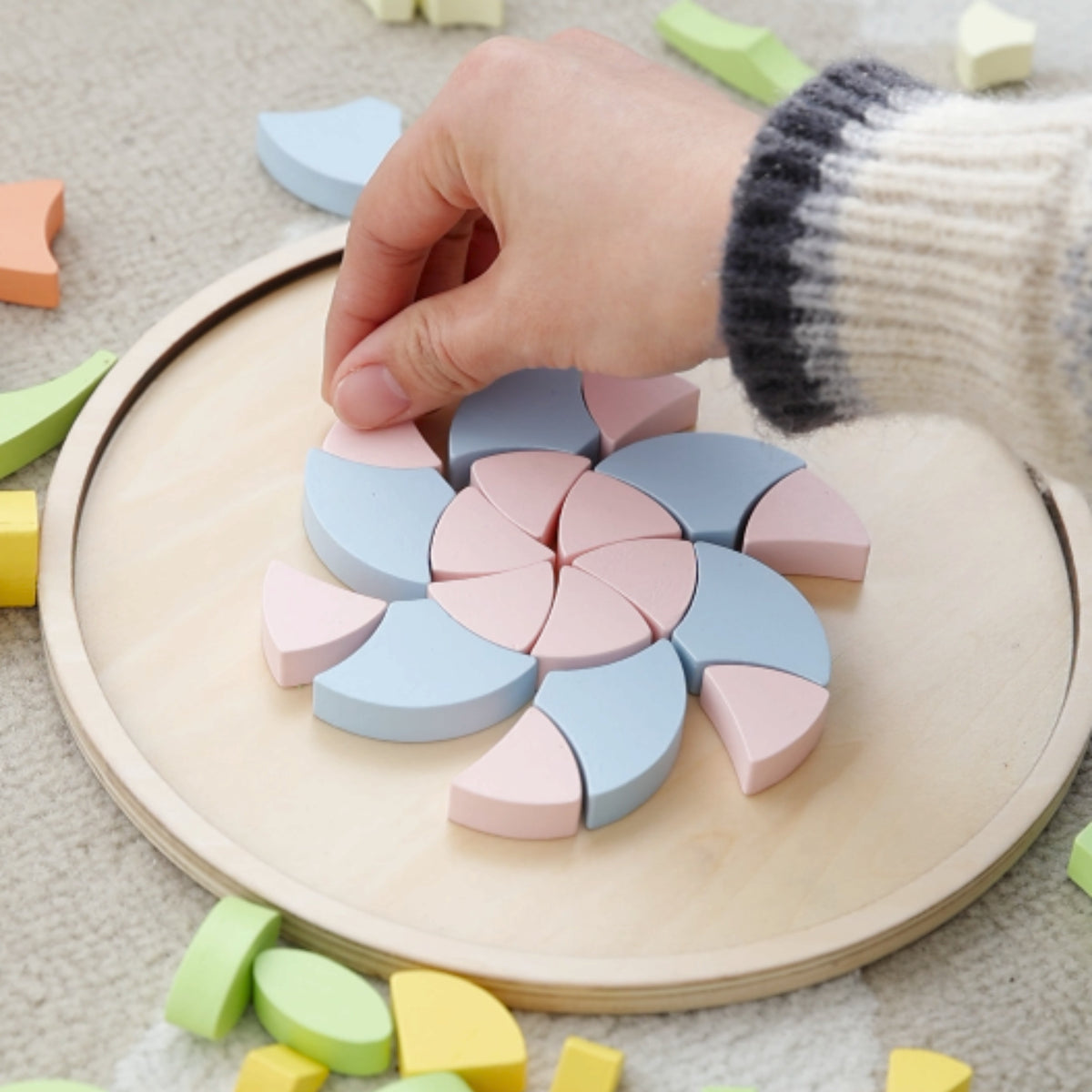 Classic World pastelinė Montessori gėlių mandala – nuotrauka 5