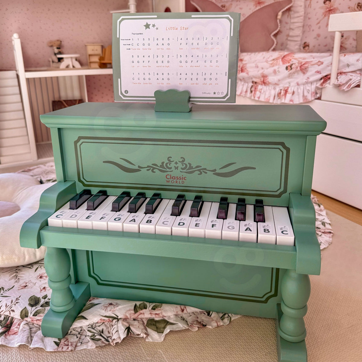 Classic World pianino vintažinės detalės