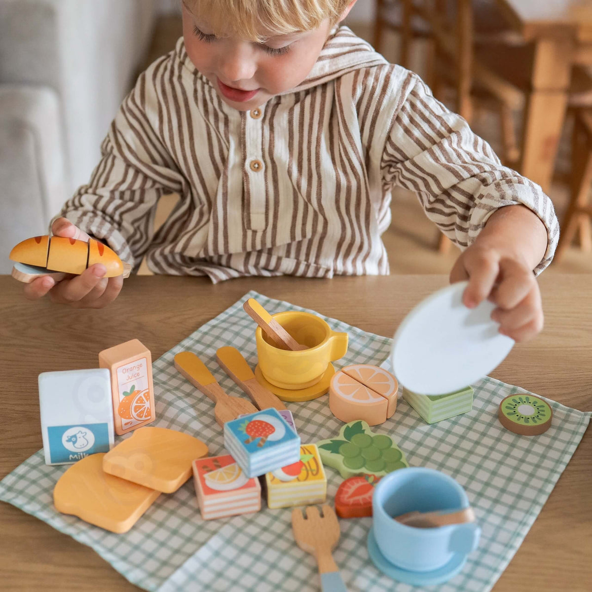 Tooky Toy medinis pikniko rinkinys lagaminėlyje – 2
