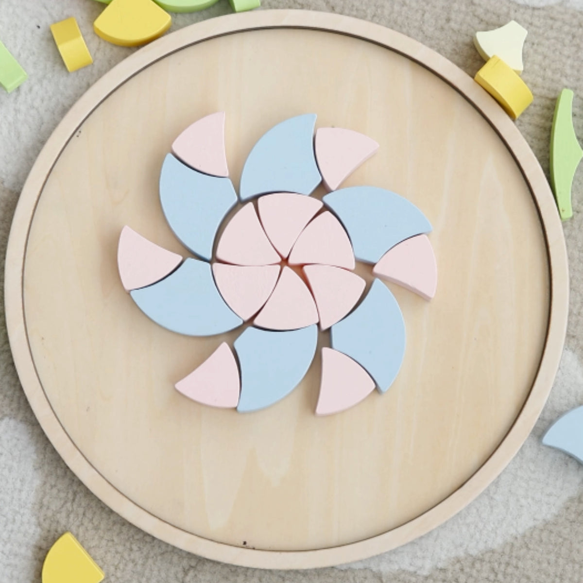 Classic World pastelinė Montessori gėlių mandala – nuotrauka 4