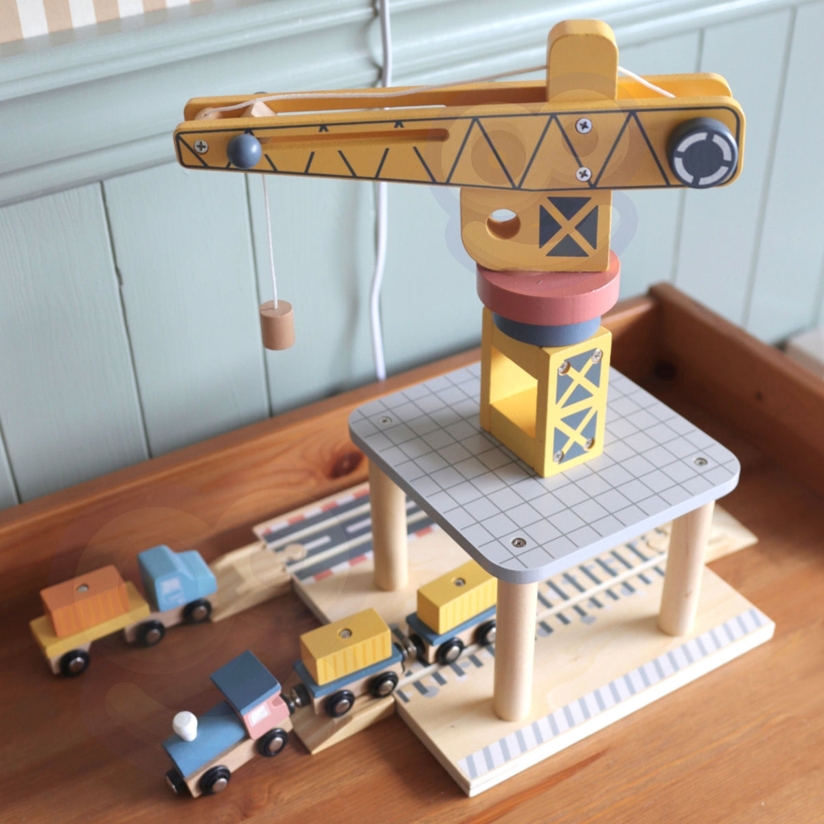 Tooky Toy medinis uosto rinkinys su kranu ir transportu – 5
