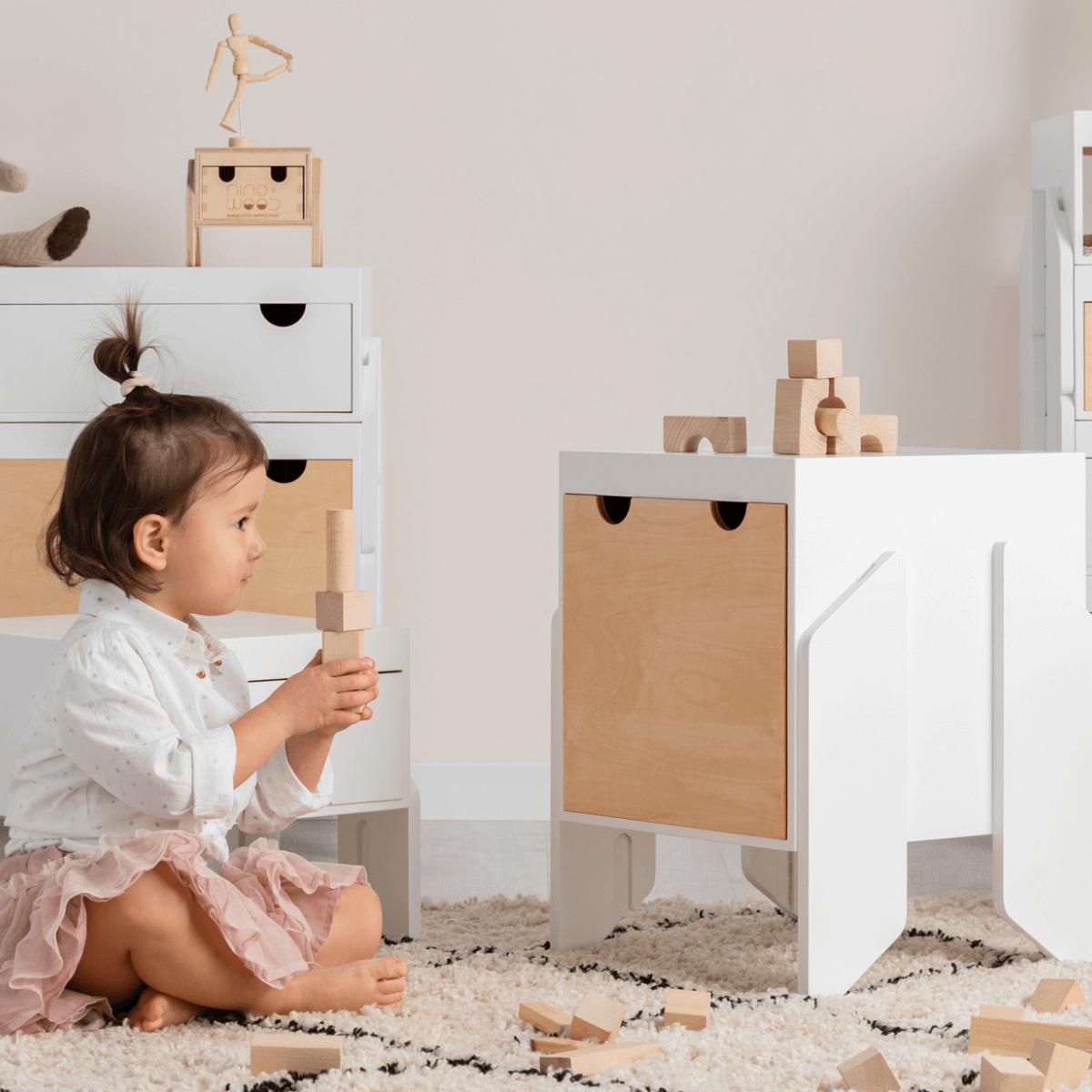 Kurk Baldus Pats, CapiBabi Midi – Modulinė Komoda, Kėdutė Ar Suoliukas, Balta Komoda