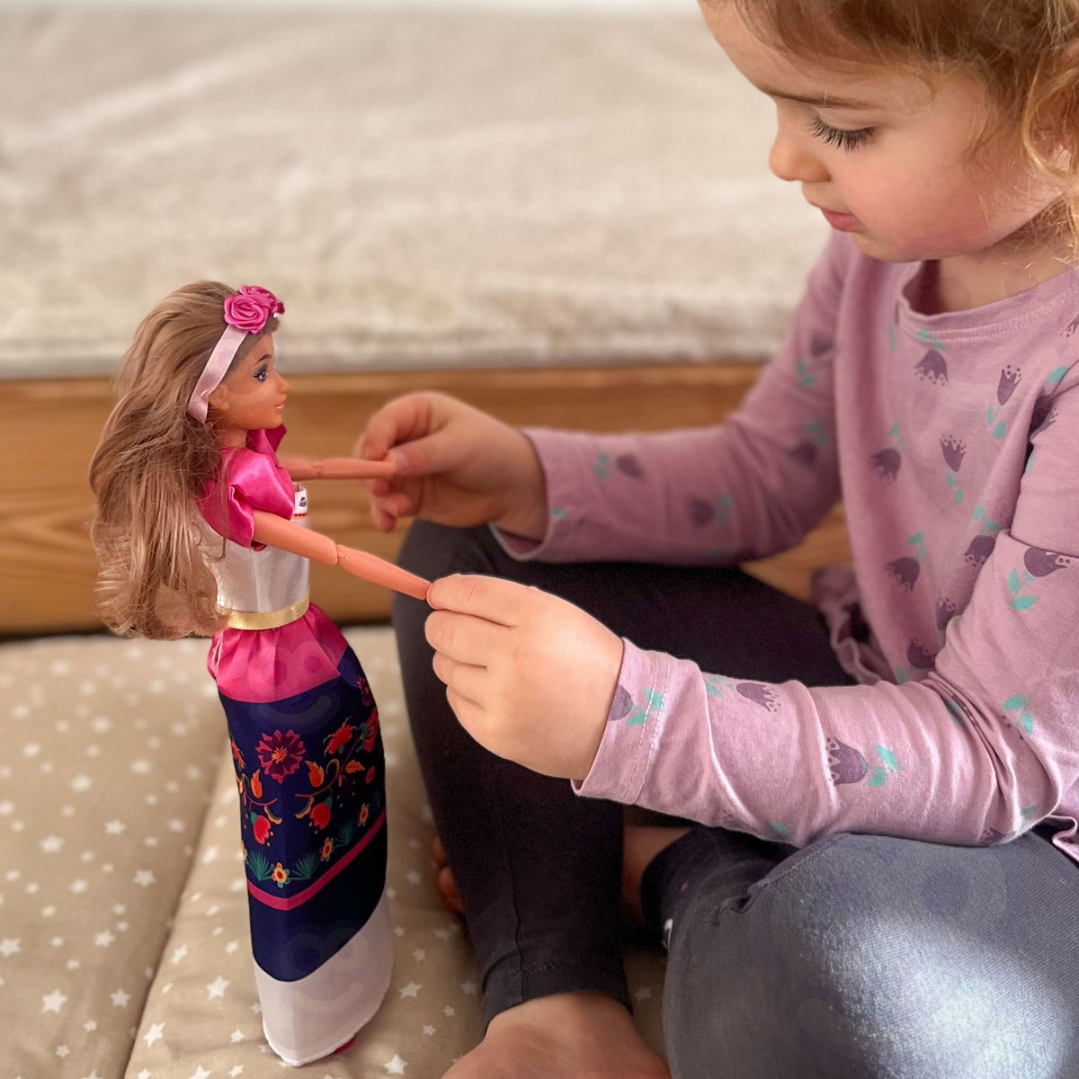 Woopie Royal Pasaulio Lėlė Lily „Meksikietė“ – 4 nuotrauka