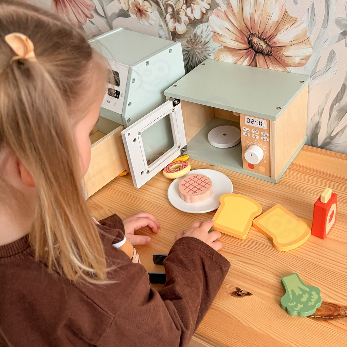 Tooky Toy medinė mikrobangų krosnelė su maisto produktais – 3 nuotrauka