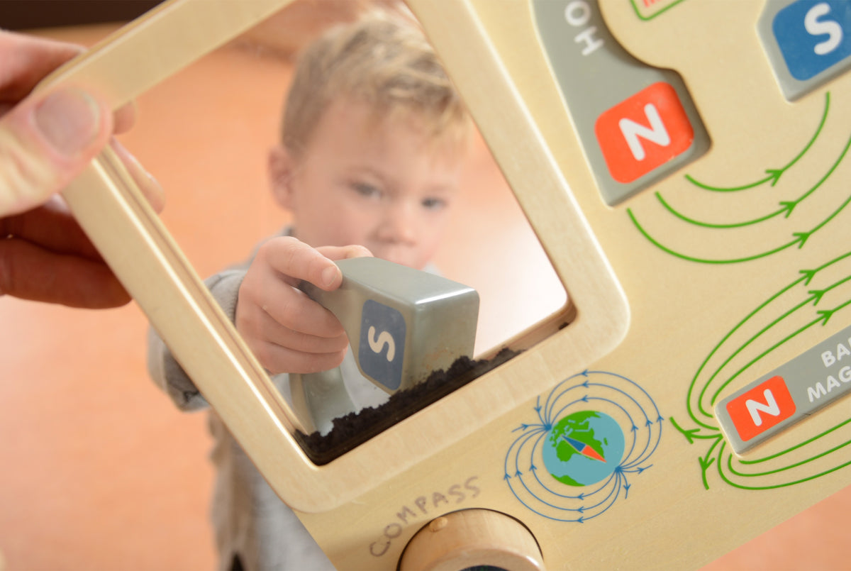Masterkidz medinė magnetizmo pažinimo lenta su kompasu