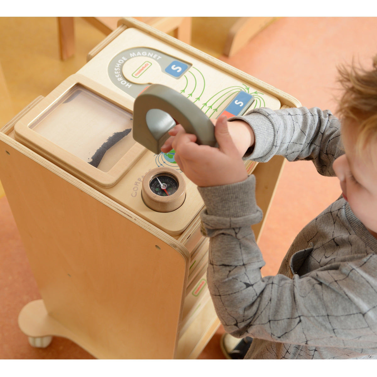 Masterkidz medinė magnetizmo pažinimo lenta su kompasu