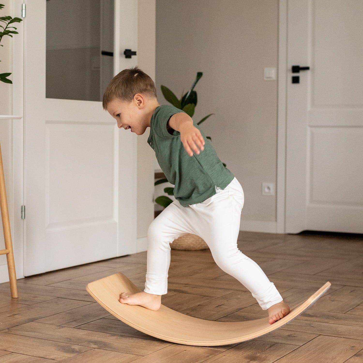 MeowBaby medinė balansinė lenta 80 × 30 cm – oranžinis veltinis, vaizdas 3
