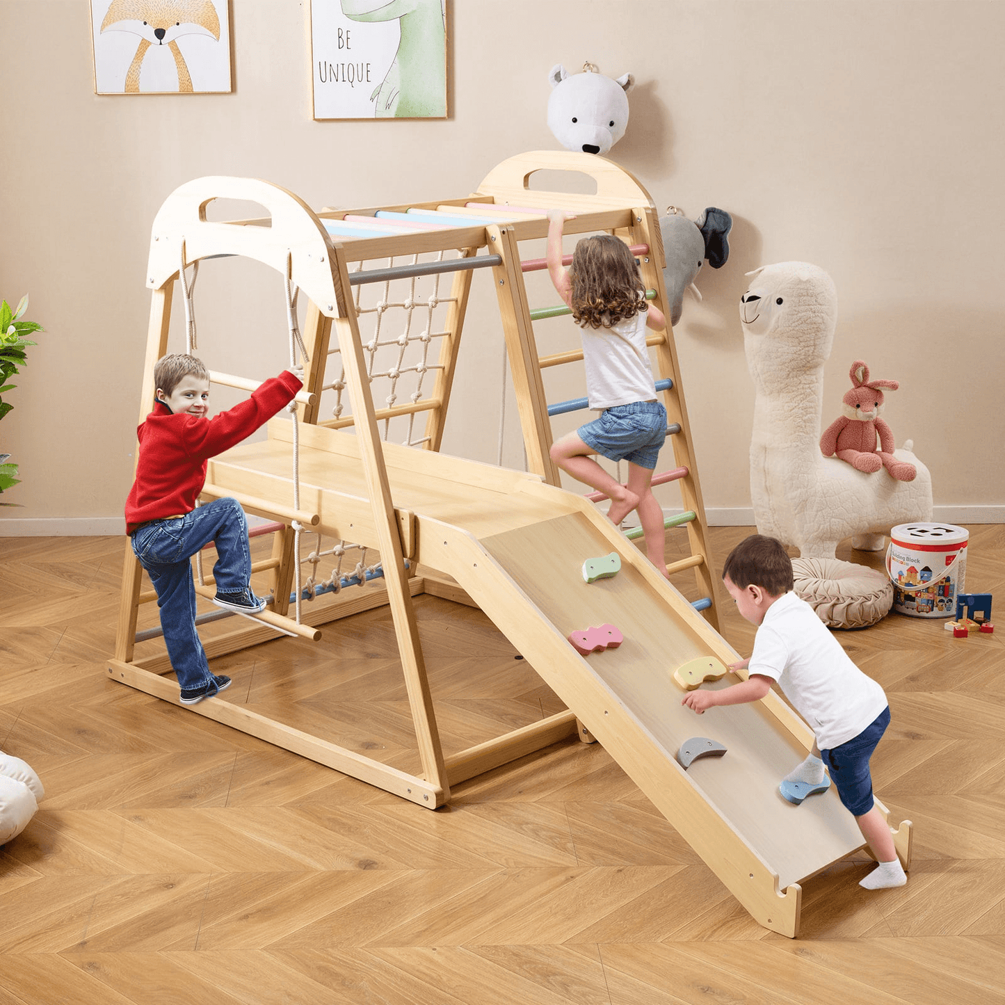 Medinė Vaikų Žaidimų Aikštelė Su Čiuožykla, Supynė, Laipiojimo Tinklas Sūpynės ir Žaidimų Aikštelės