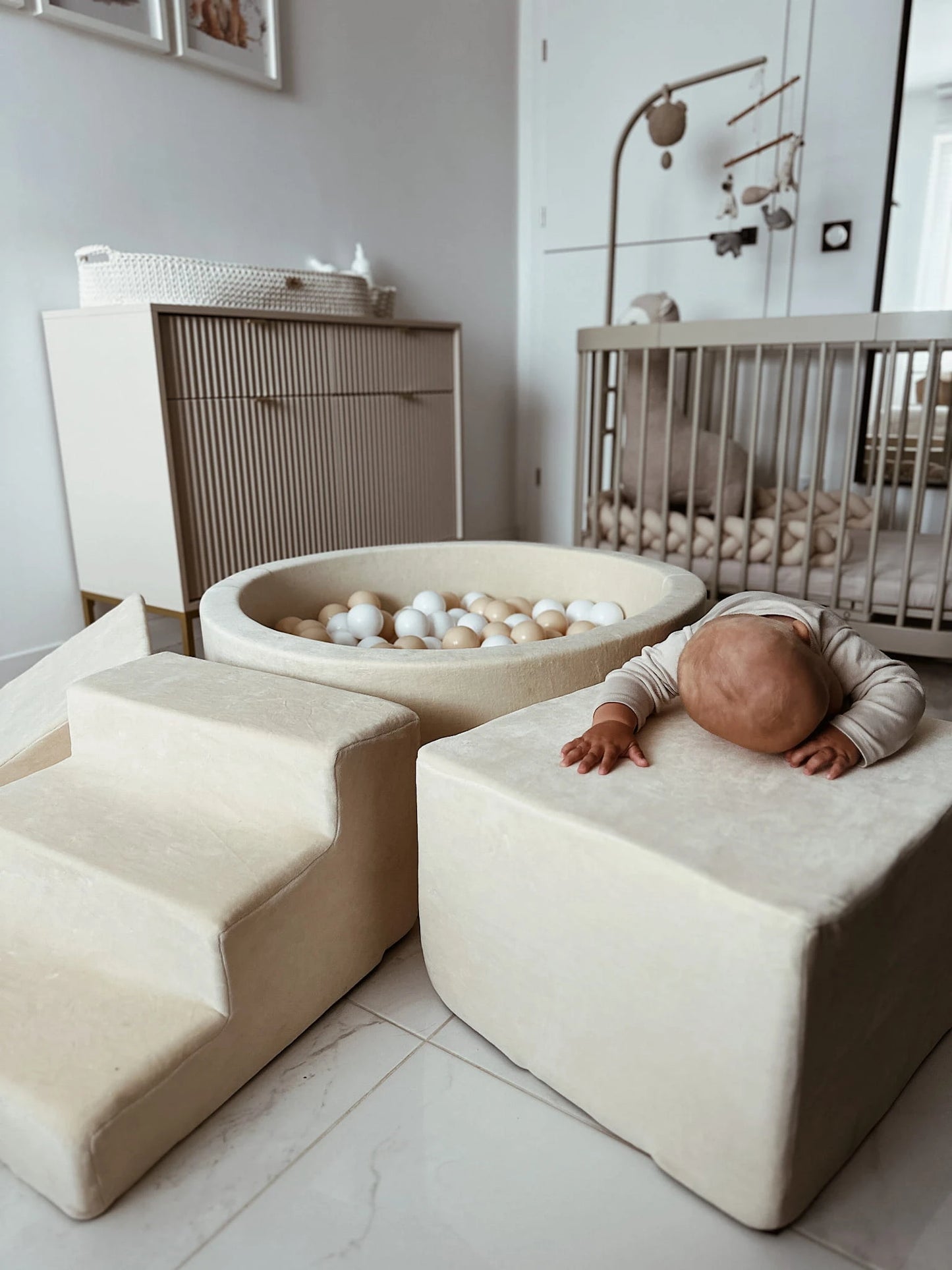 Minkšta 4 dalių Velvet žaidimų aikštelė su kamuoliukų baseinu – kreminė, nuotrauka 6