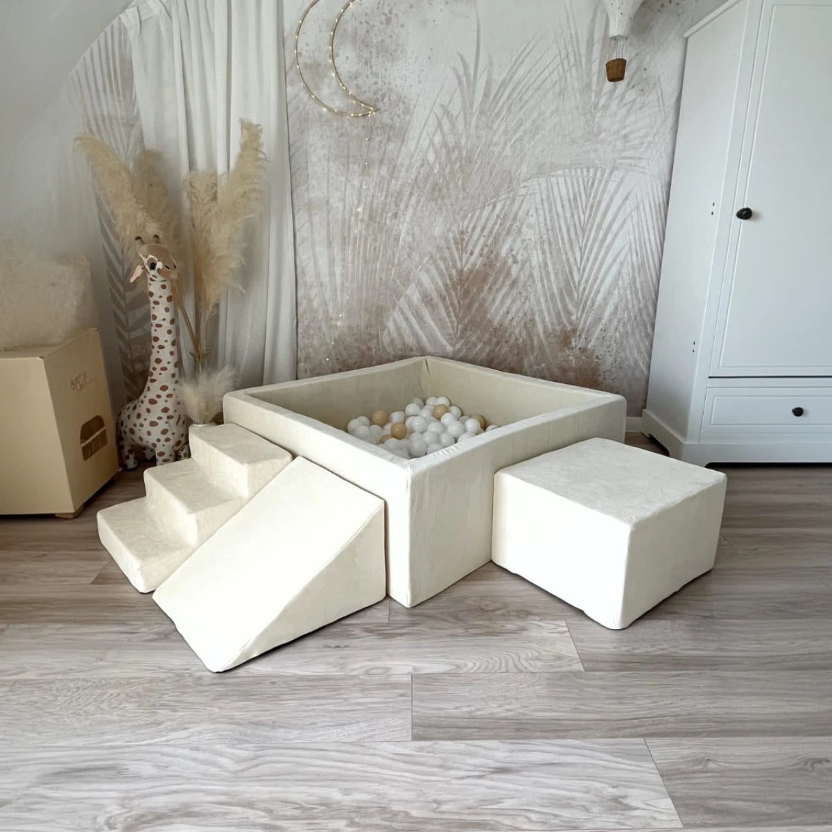 Minkšta 4 dalių Velvet žaidimų aikštelė su kvadratiniu baseinu – kreminė, nuotrauka 1