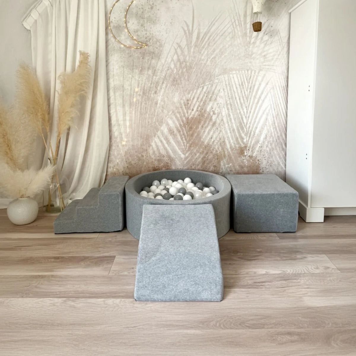 Minkšta 4 dalių Velvet žaidimų aikštelė su kamuoliukų baseinu – pilka, nuotrauka 1