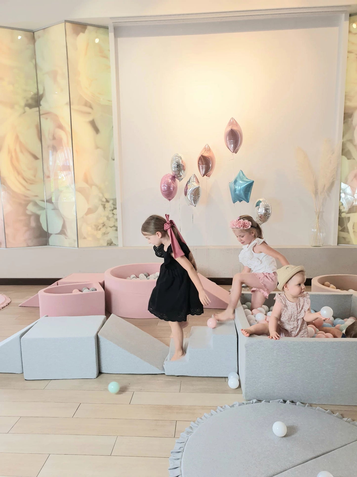 Minkšta 5 dalių Velvet žaidimų aikštelė su kamuoliukų baseinu – pilka, nuotrauka 10
