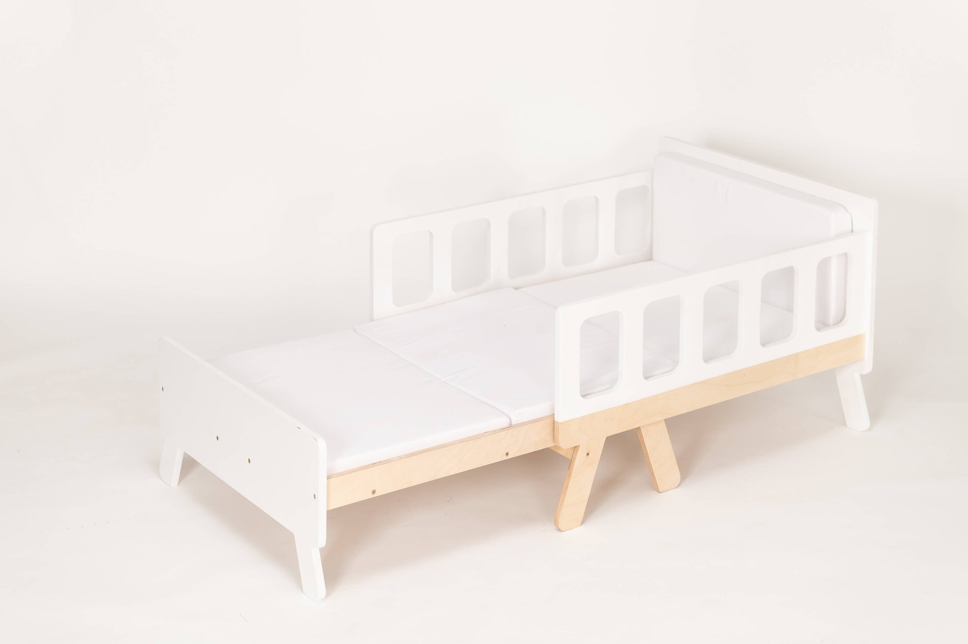 Montessori Vaikiška Auganti Lova Su Čiužiniu 152 x 70 x 54 cm Lovos Dviaukštės
