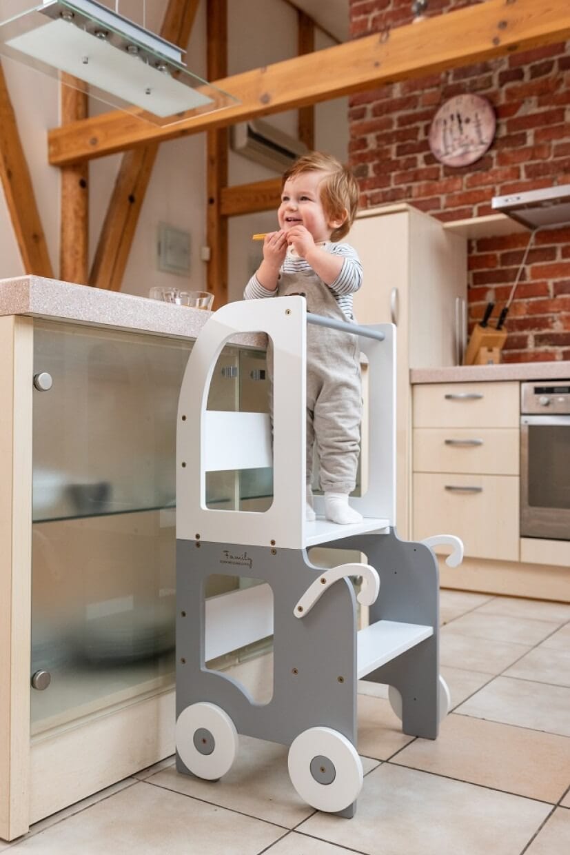 Montessori Virtuvės Pagalbininkas – Bokštelis 2in1 Su Stalu Ir Kėde Montessori bokštelis