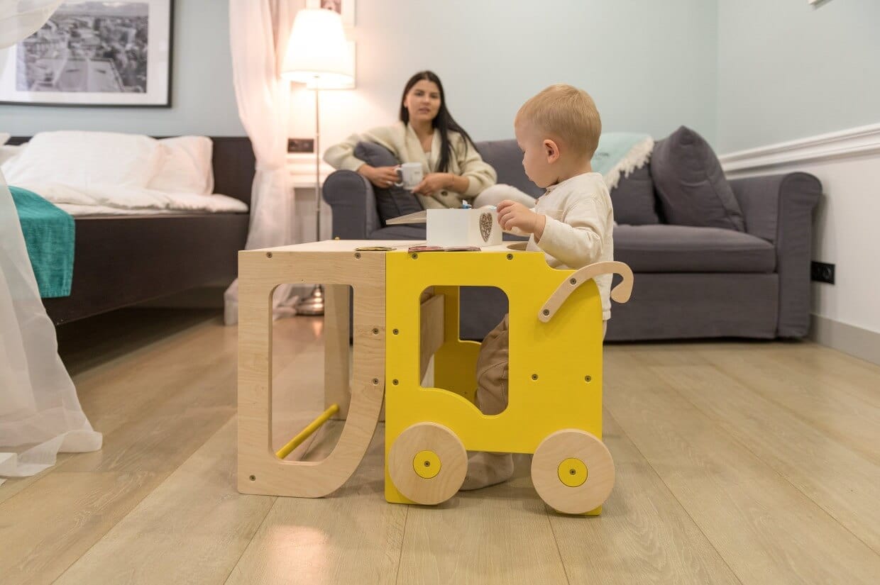 Montessori Virtuvės Pagalbininkas – Bokštelis 2in1 Su Stalu Ir Kėde Montessori bokštelis