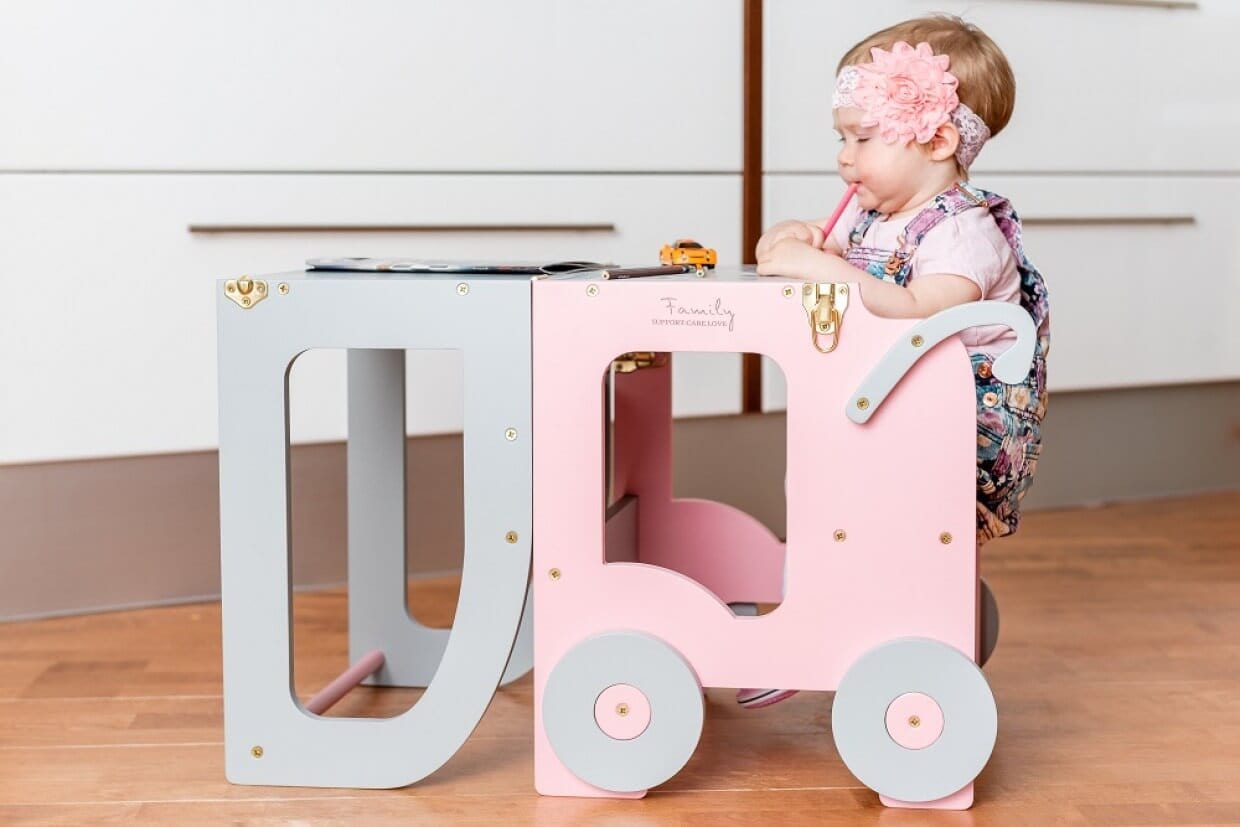Montessori Virtuvės Pagalbininkas – Bokštelis 2in1 Su Stalu Ir Kėde Montessori bokštelis