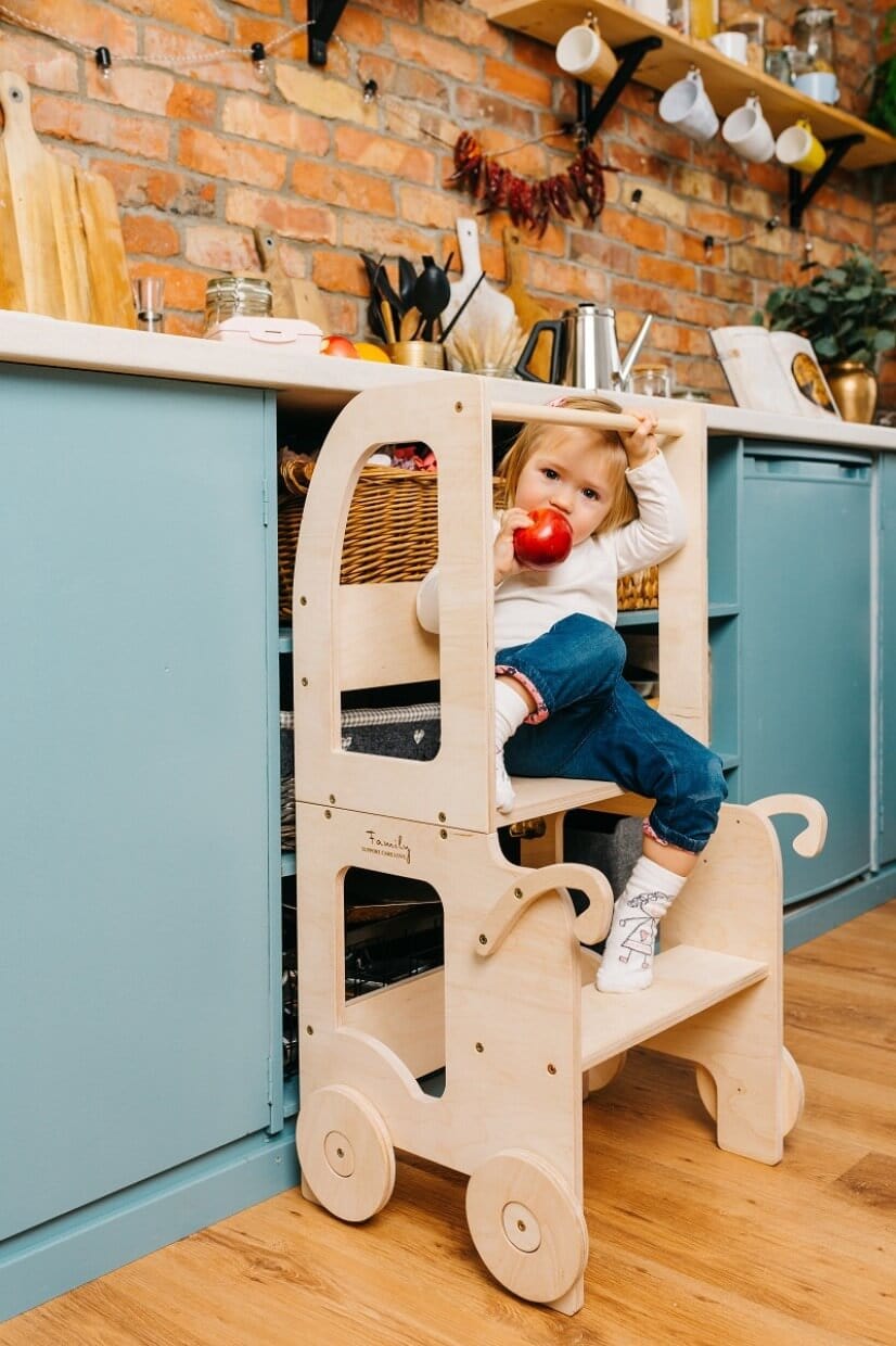 Montessori Virtuvės Pagalbininkas – Bokštelis 2in1 Su Stalu Ir Kėde Montessori bokštelis