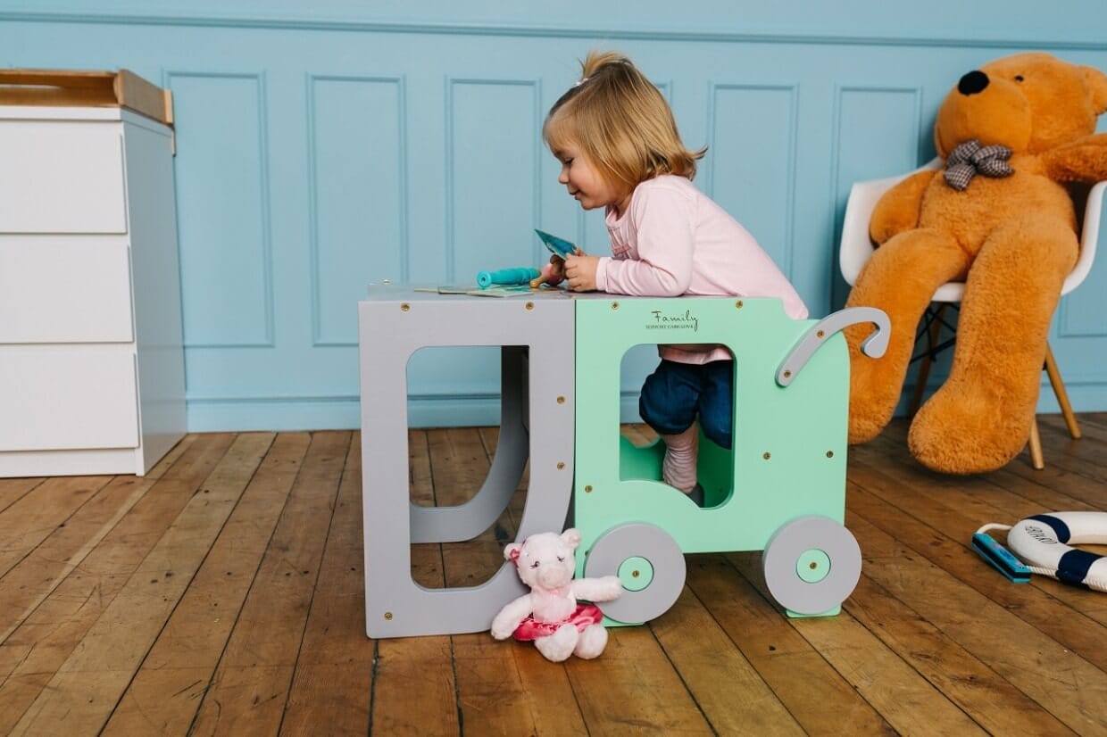 Montessori Virtuvės Pagalbininkas – Bokštelis 2in1 Su Stalu Ir Kėde Montessori bokštelis