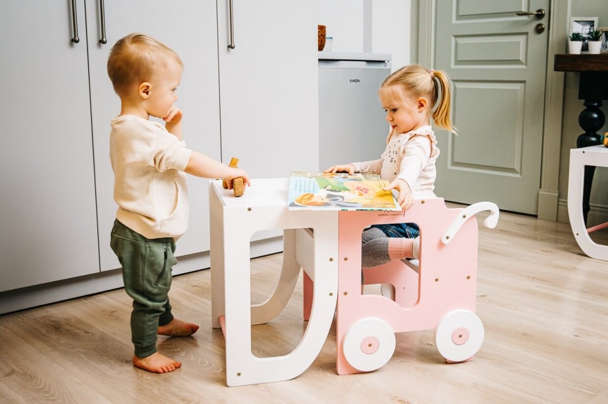 Montessori Virtuvės Pagalbininkas – Bokštelis 2in1 Su Stalu Ir Kėde Montessori bokštelis