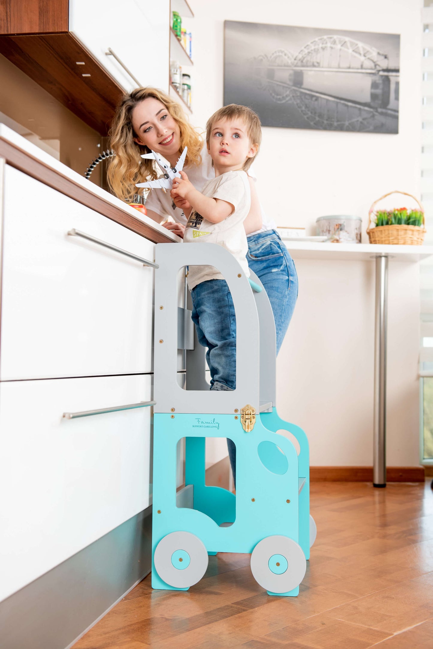 Montessori Virtuvės Pagalbininkas – Bokštelis 2in1 Su Stalu Ir Kėde Montessori bokštelis