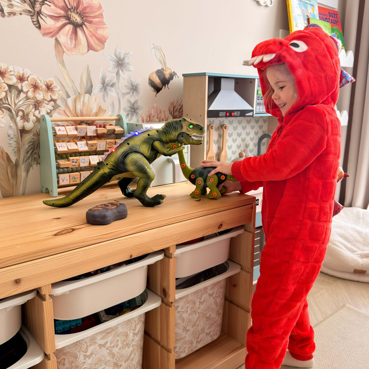 Nuotoliniu būdu valdomas dinozauras vaikams