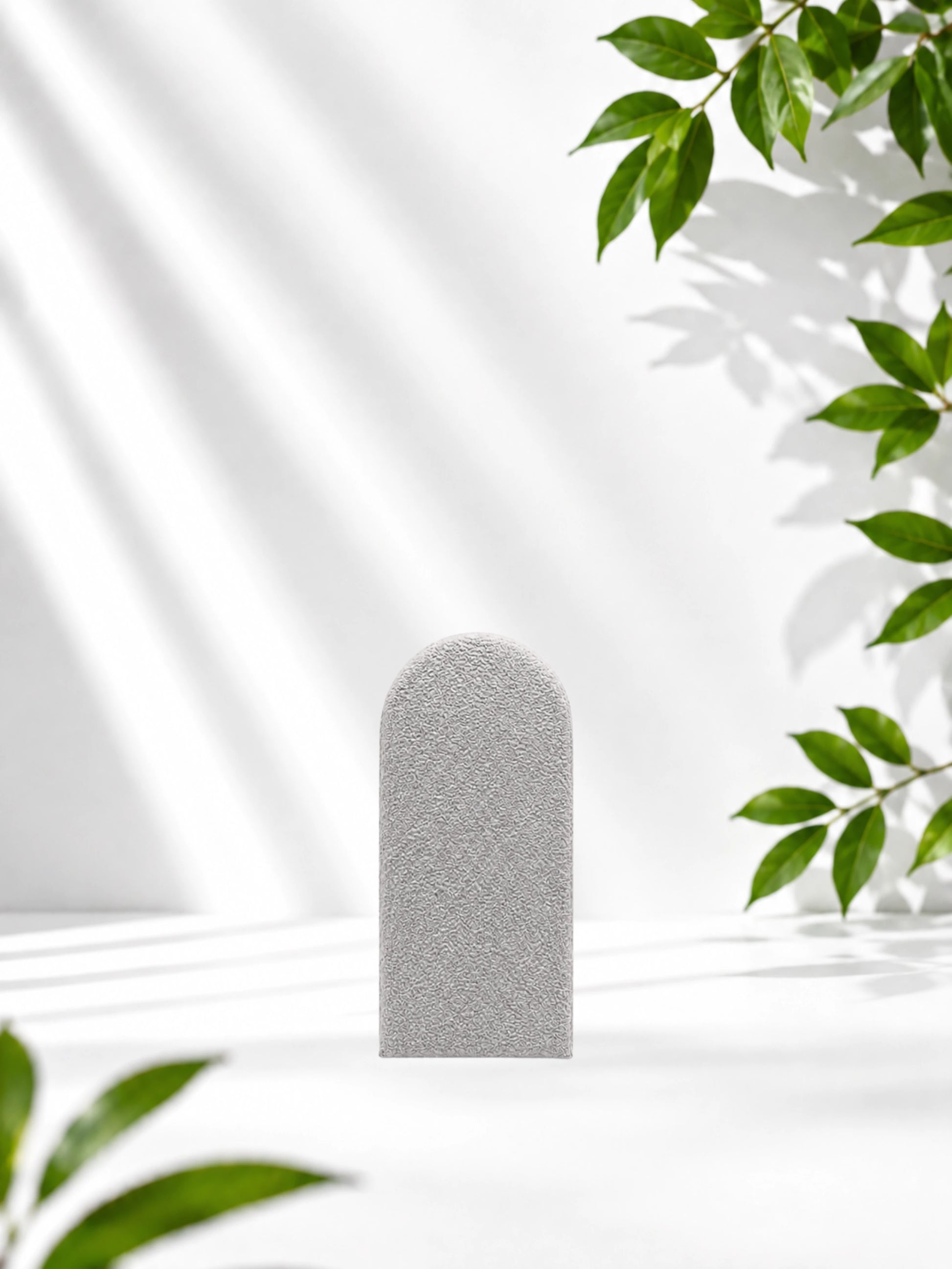 Pilka bouclé sienų panelė 40 × 18 cm