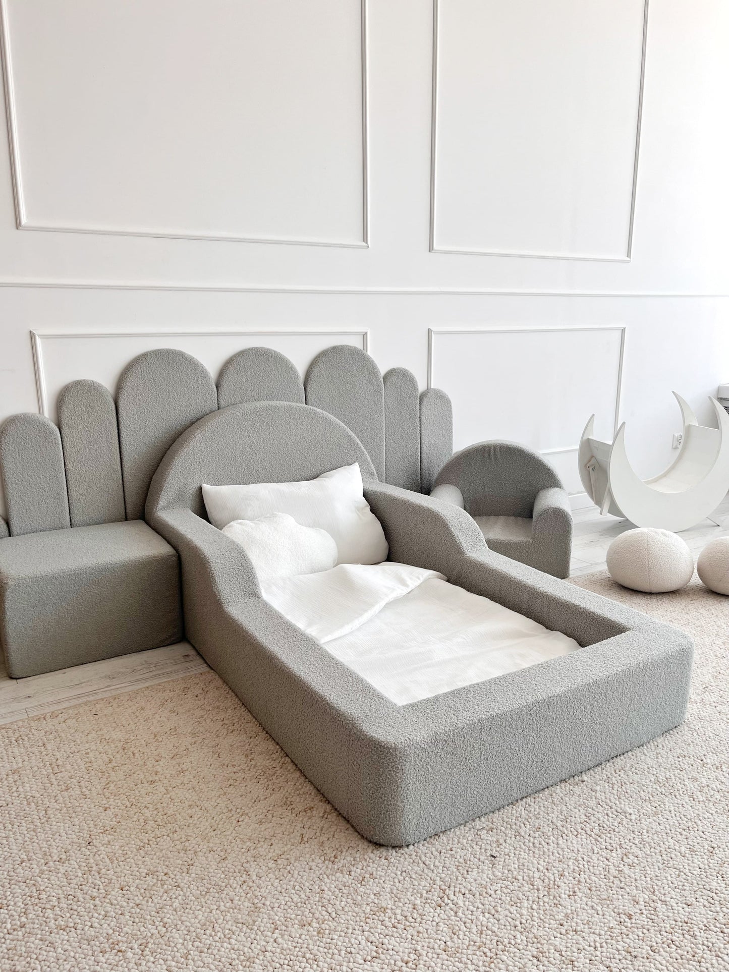 Pilka Minkšta Bouclé Montessori Vaikiška Lova 70 × 140 cm Lovos Vienvietės