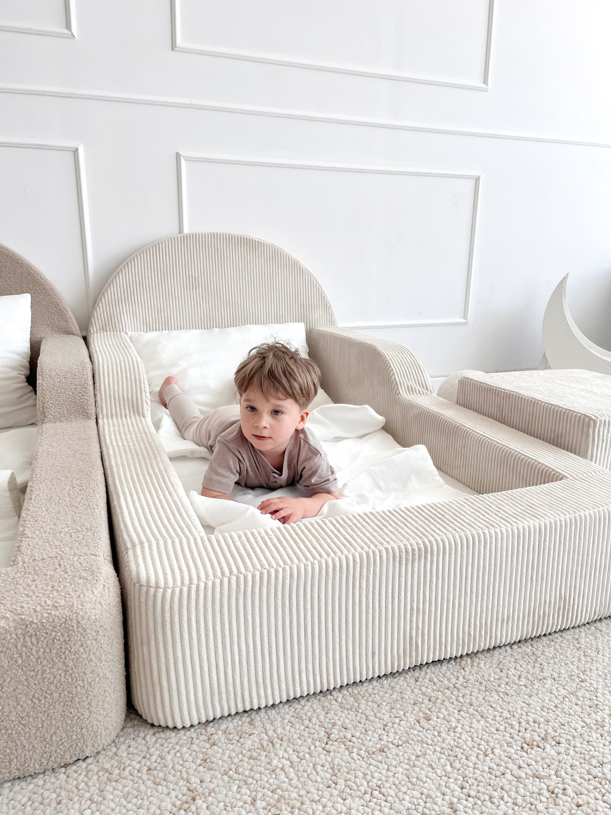 Pilka Minkšta Bouclé Montessori Vaikiška Lova 70 × 140 cm Lovos Vienvietės