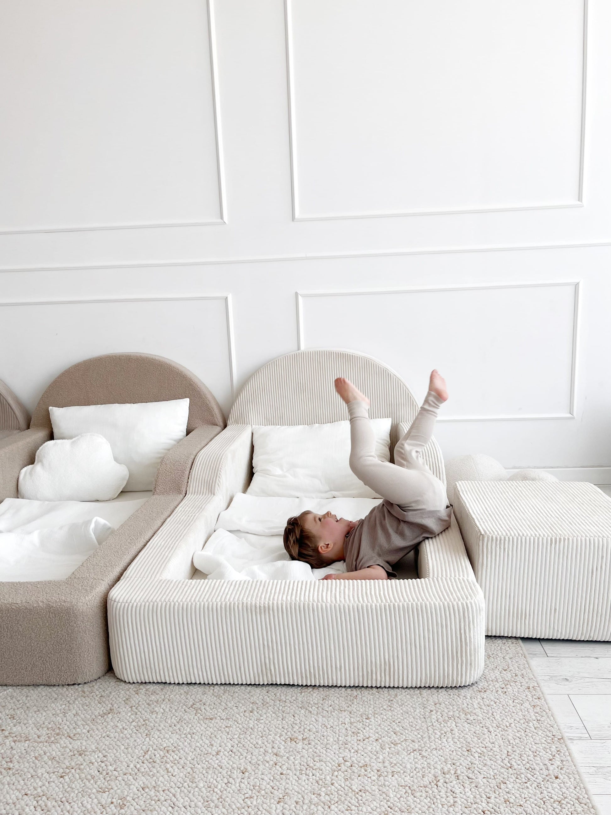 Pilka Minkšta Bouclé Montessori Vaikiška Lova 70 × 140 cm Lovos Vienvietės