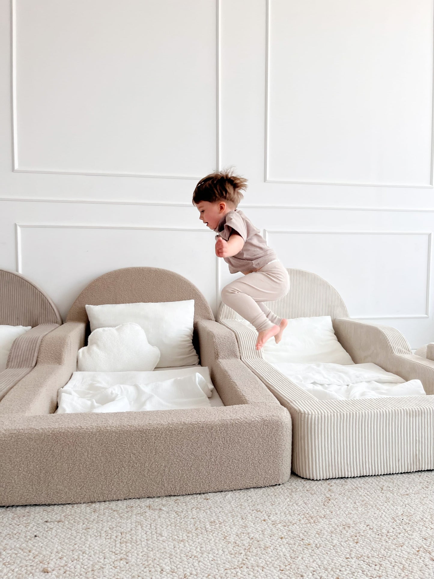 Pilka Minkšta Bouclé Montessori Vaikiška Lova 70 × 140 cm Lovos Vienvietės