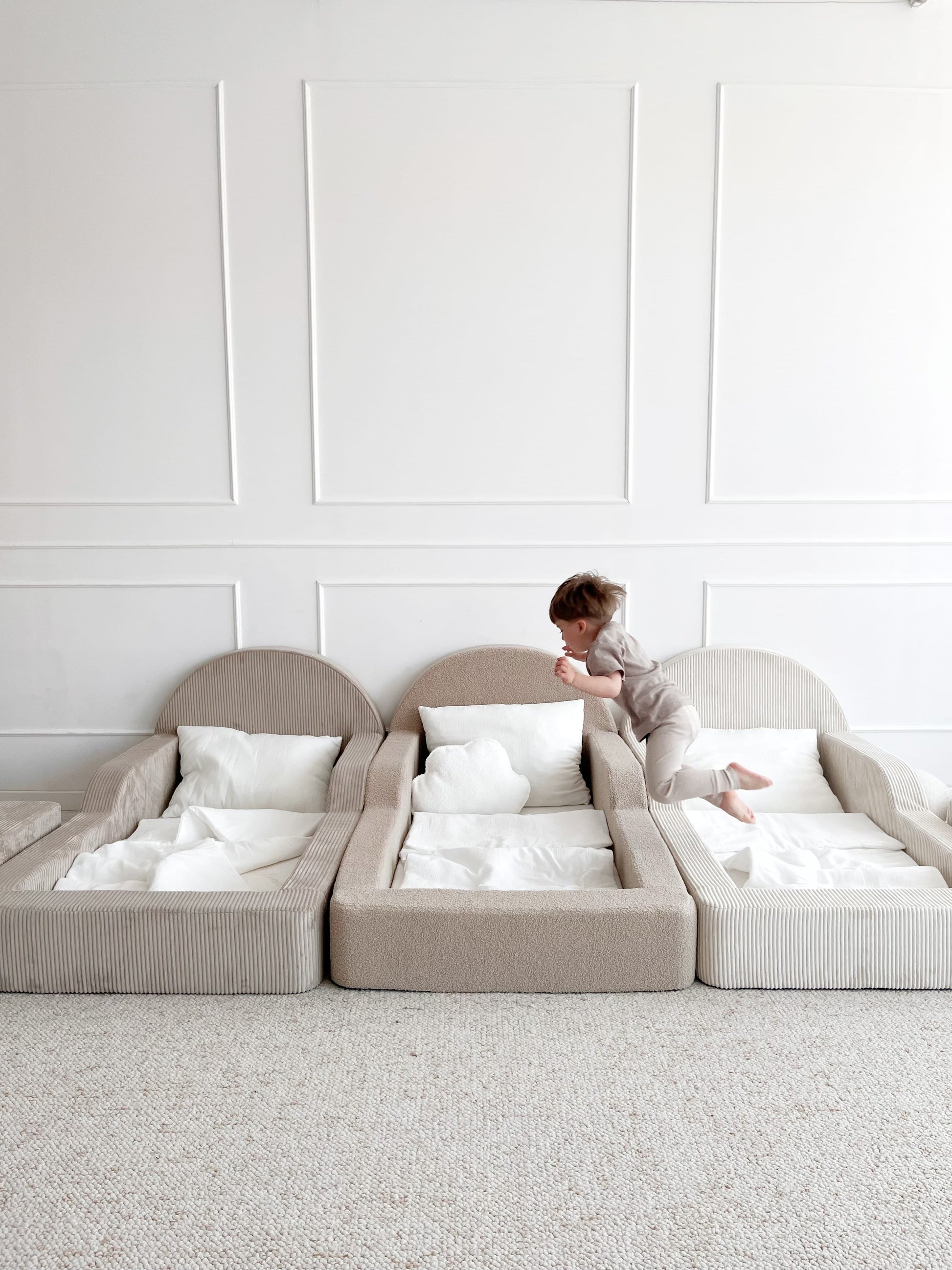 Pilka Minkšta Bouclé Montessori Vaikiška Lova 70 × 140 cm Lovos Vienvietės