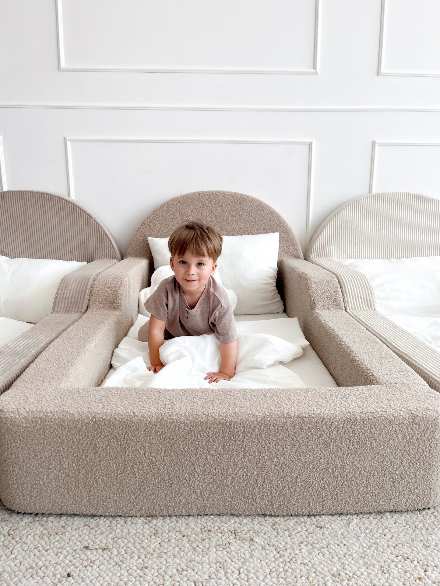 Pilka Minkšta Bouclé Montessori Vaikiška Lova 70 × 140 cm Lovos Vienvietės