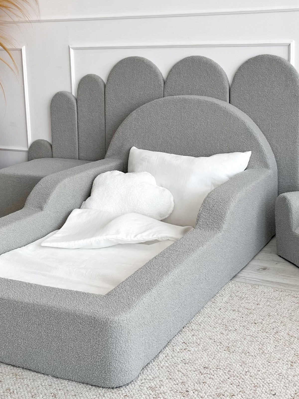 Pilka Minkšta Bouclé Montessori Vaikiška Lova 70 × 140 cm Lovos Vienvietės