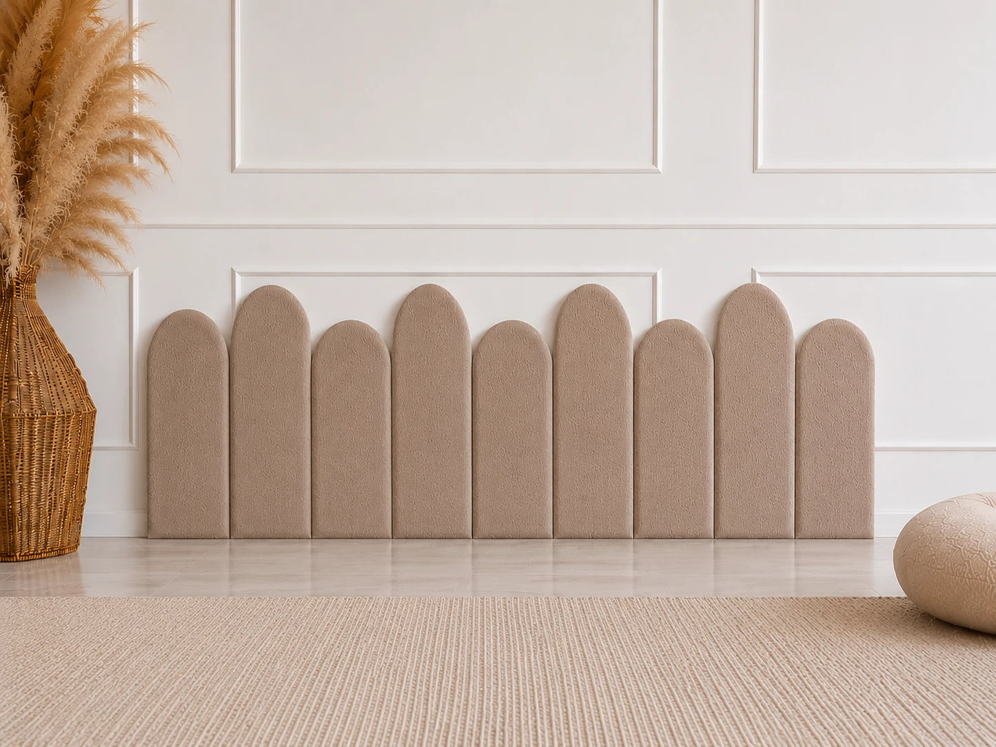 Modulinė smėlio spalvos bouclé sienų panelių kompozicija