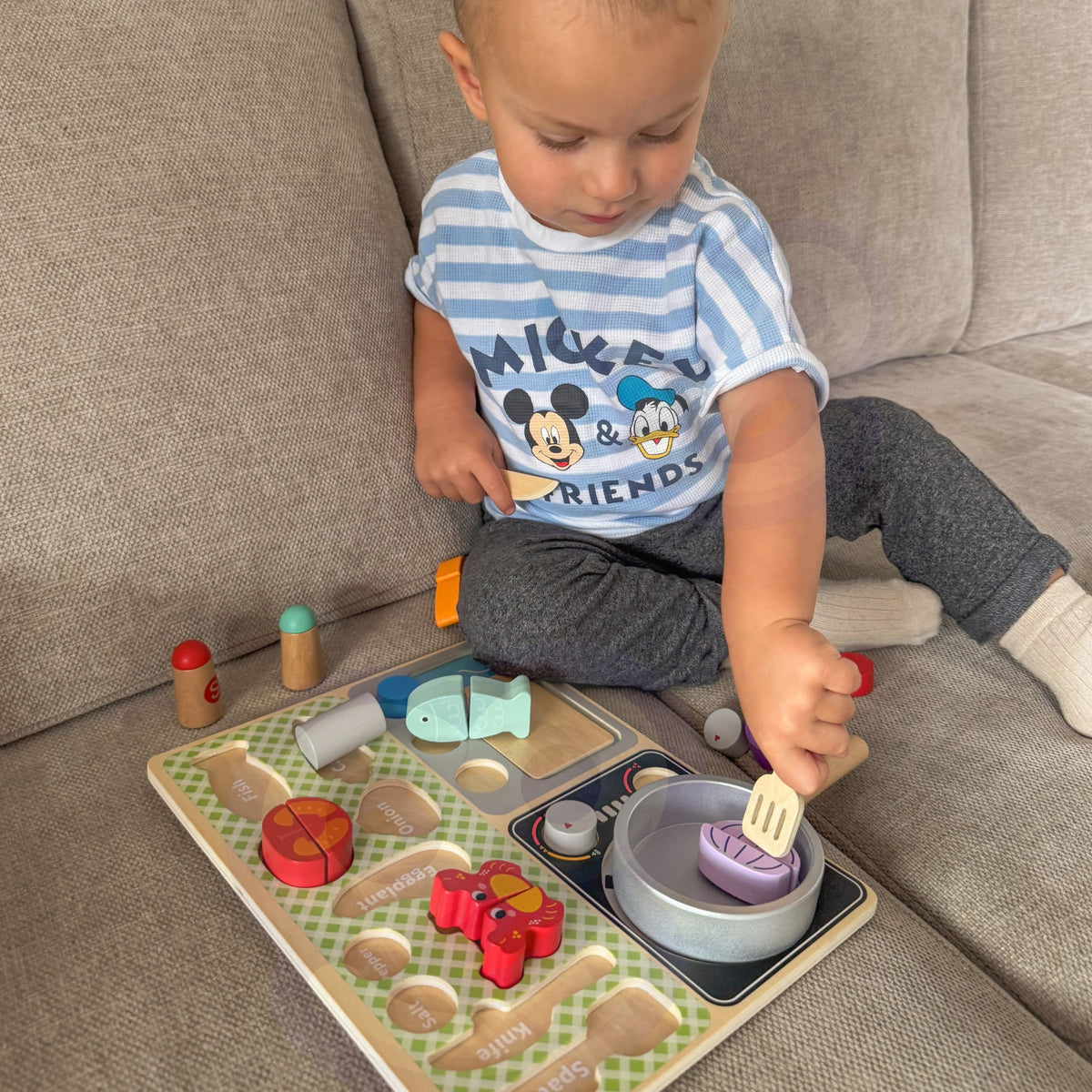 Tooky Toy medinė mini virtuvėlė su formų rūšiuokle – nuotrauka 4