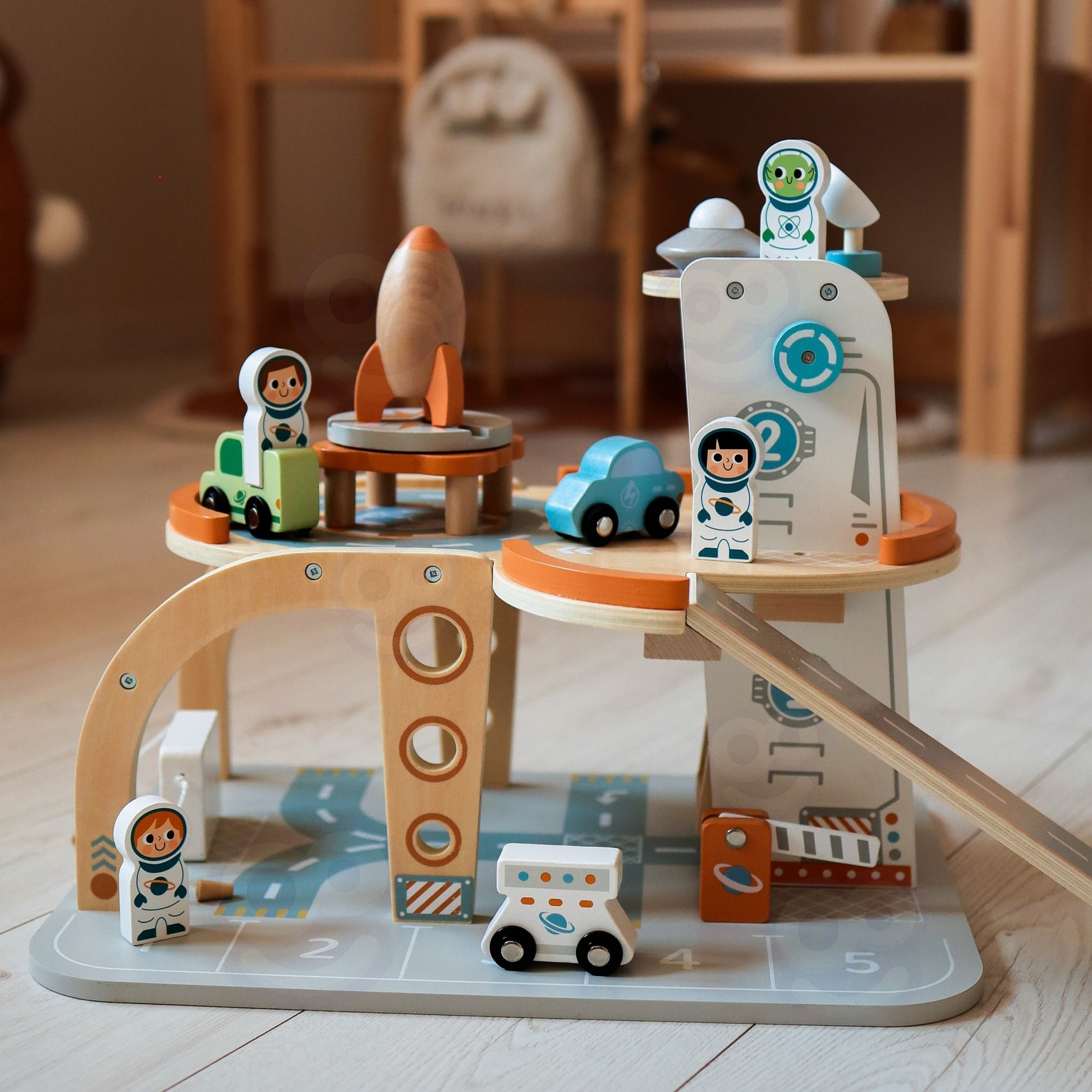 Tooky Toy Medinis Kosminis Parkingas Ir Stotis