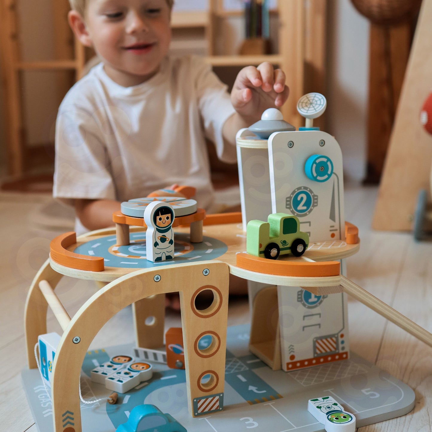 Tooky Toy Medinis Kosminis Parkingas Ir Stotis