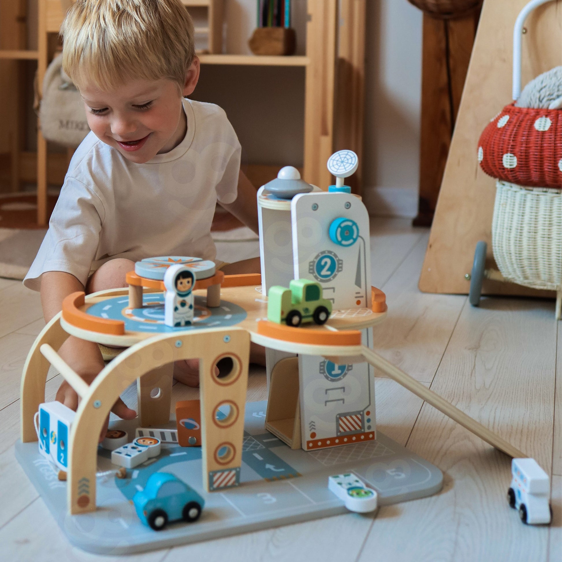 Tooky Toy Medinis Kosminis Parkingas Ir Stotis