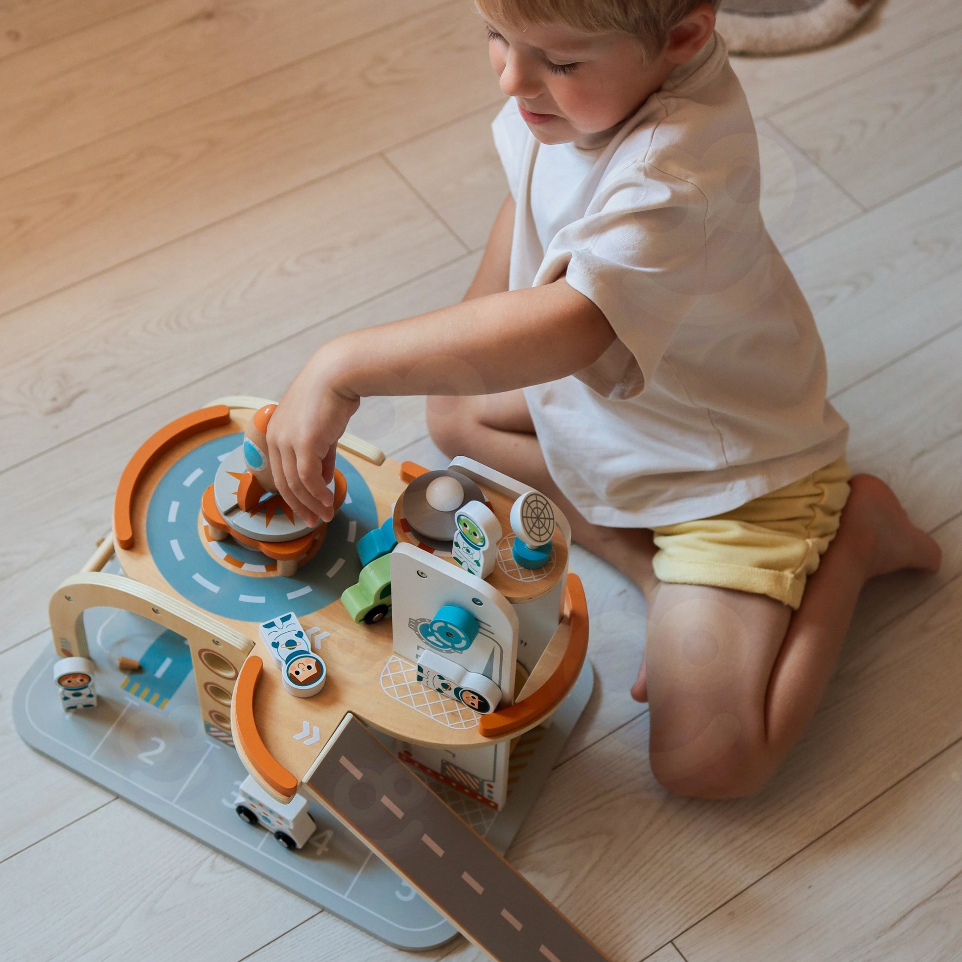 Tooky Toy Medinis Kosminis Parkingas Ir Stotis