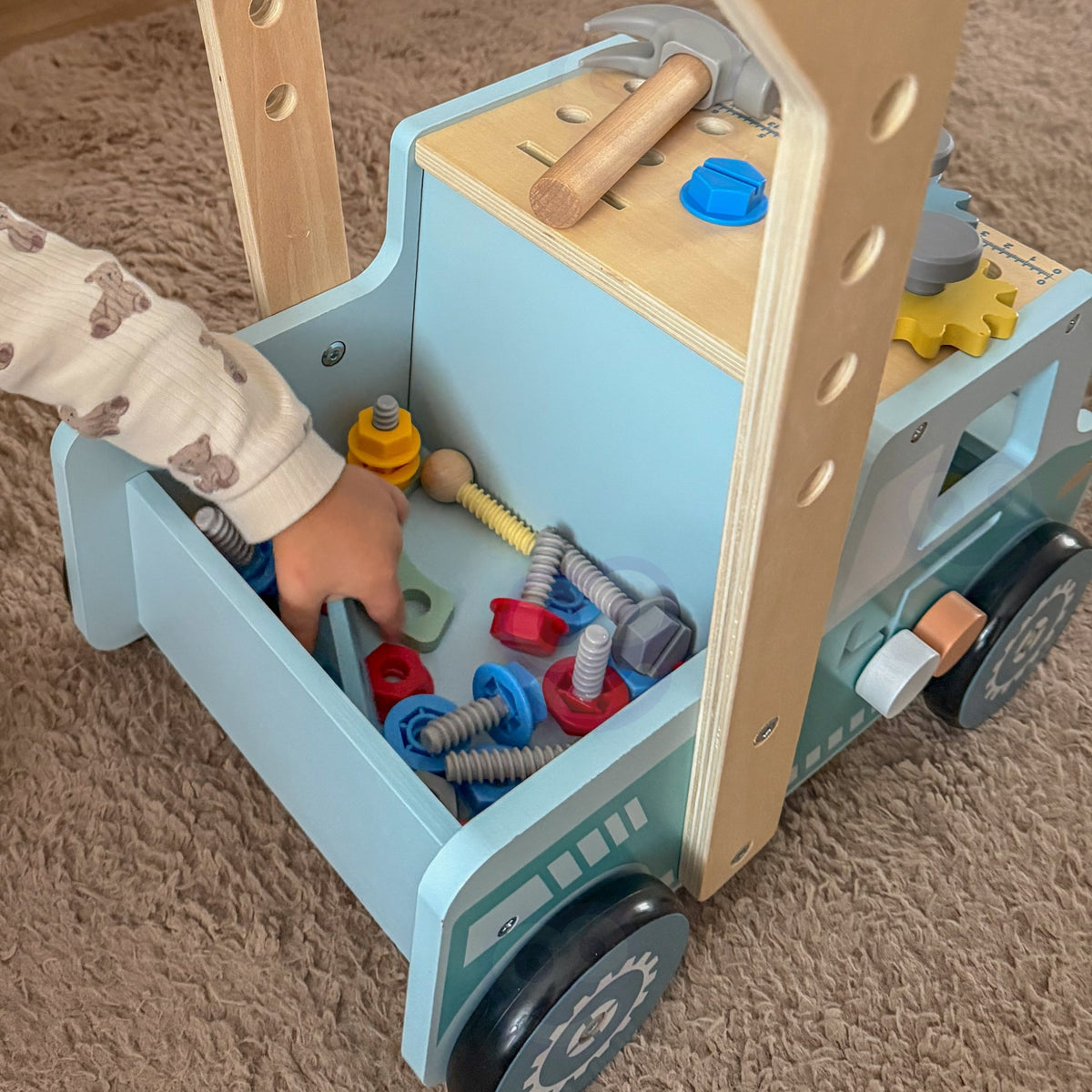 Tooky Toy medinis stumdukas–sunkvežimis su dirbtuvėmis – nuotrauka 3