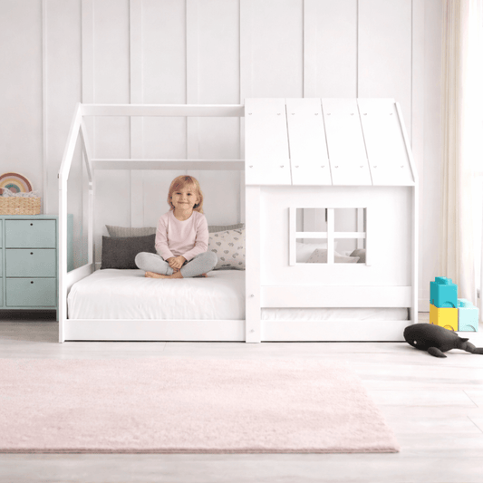 Vaikiška Medinė Lova Namelis Su Langu Ir Stogu 160x80 cm, Balta Lova Namelis
