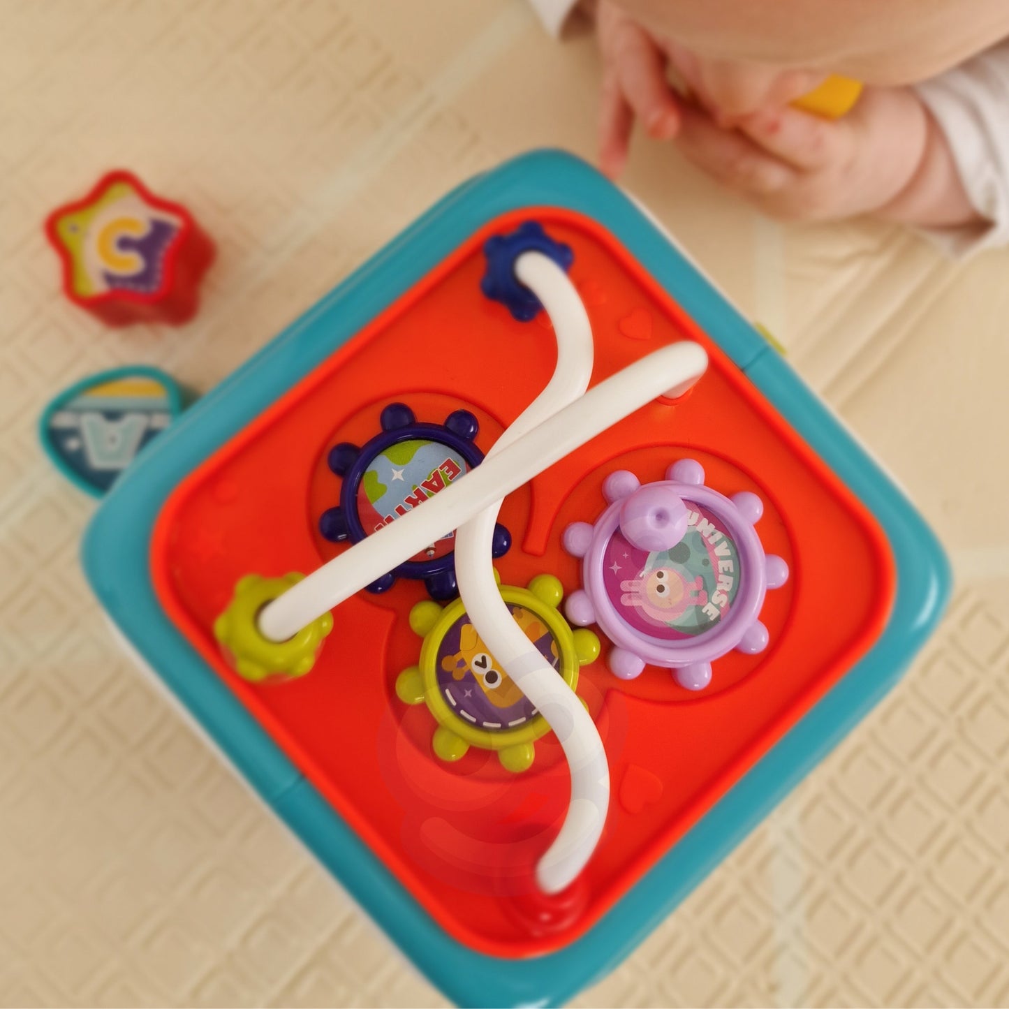 Woopie Baby Interaktyvus Sensorinis Kūdikio Kubas 6in1 – nuotrauka 2