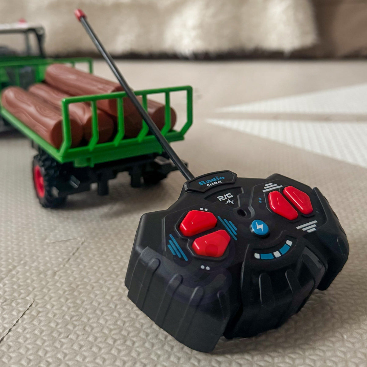 Woopie RC Traktorius Su Priekaba 1:24 Nuotoliniu valdomi žaislai